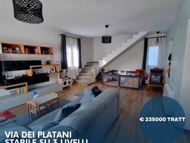 Case e ville in vendita di 160 m² in Via dei Platani