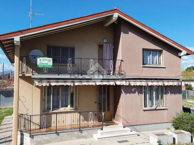 Case e ville in vendita di 160 m² in Via del Mulino, 33