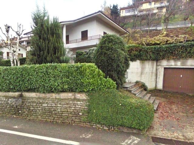 Case e ville in vendita di 160 m² in Via della Fontana