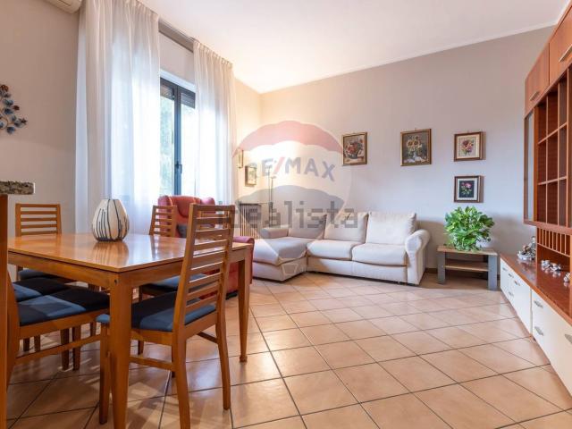 Case e ville in vendita di 160 m² in Via della Lepre, 11