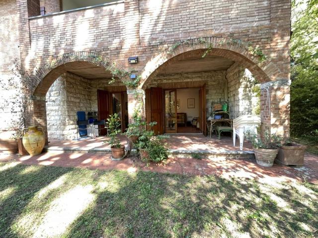 Case e ville in vendita di 160 m² in Via della Quercia