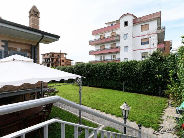 Case e ville in vendita di 160 m² in Via delle Due Torri, 166