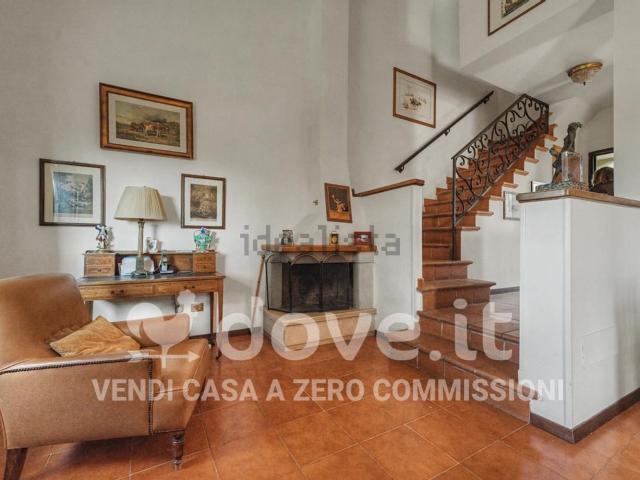 Case e ville in vendita di 160 m² in Via delle Rose, 28