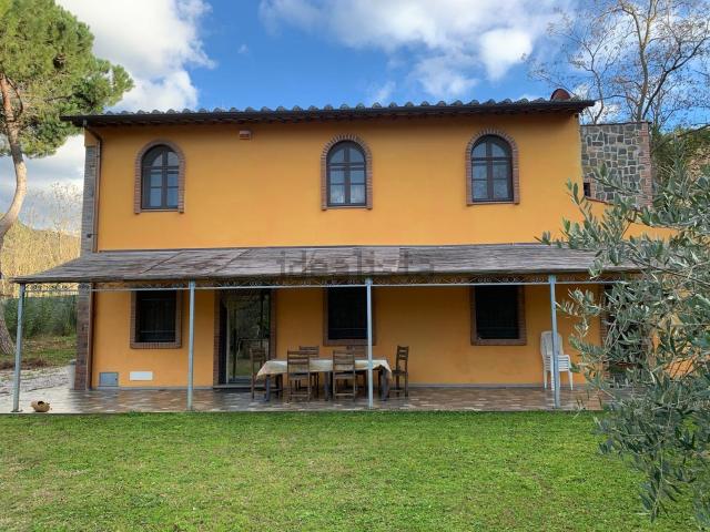Case e ville in vendita di 160 m² in Via di San Vincenzo, 72