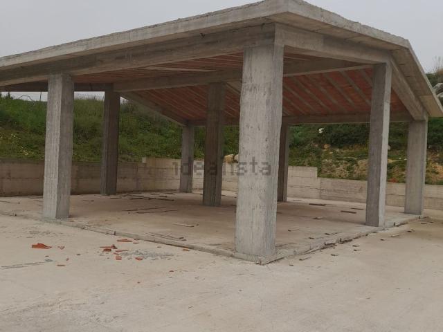 Case e ville in vendita di 160 m² in Via Esterna Strazzasiti
