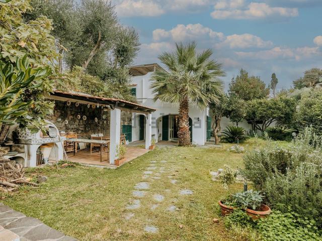 Case e ville in vendita di 160 m² in Via Fortino
