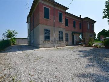 Case e ville in vendita di 160 m² in Via Ferrara, 264