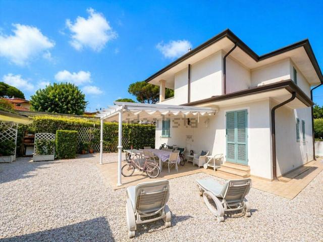 Case e ville in vendita di 160 m² in Via Firenze, 7
