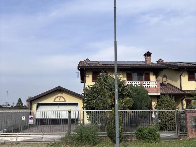 Case e ville in vendita di 160 m² in Via Kennedy
