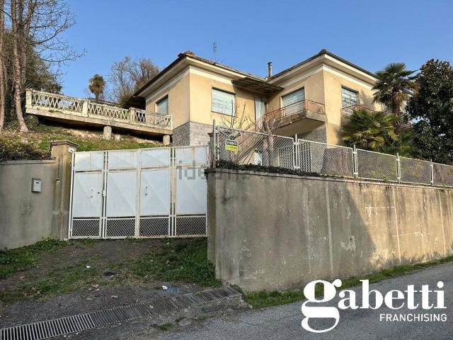 Case e ville in vendita di 160 m² in Via Italo Aresca, 11