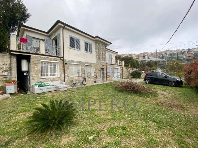Case e ville in vendita di 160 m² in Via Ospedaletti, 52