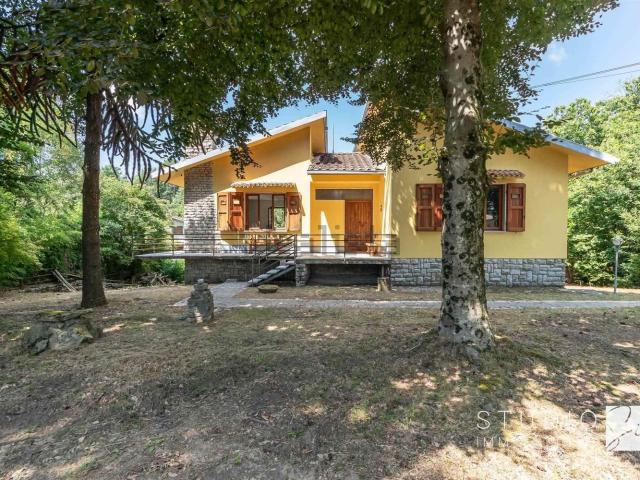 Case e ville in vendita di 160 m² in Via Mammianese