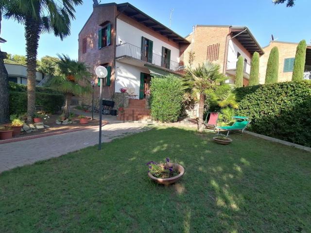 Case e ville in vendita di 160 m² in Via Mario Puccini