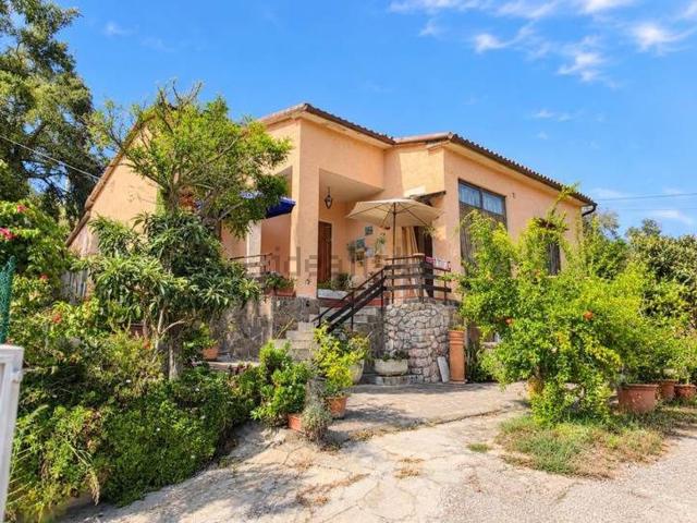Case e ville in vendita di 160 m² in Via Norsi
