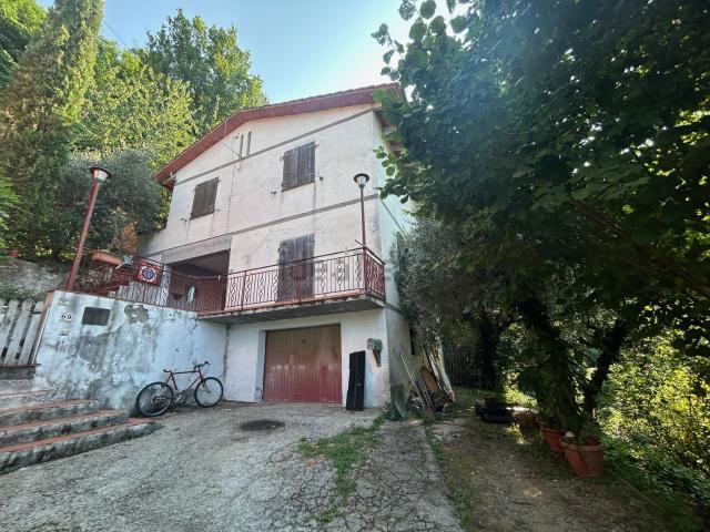 Case e ville in vendita di 160 m² in Via Nuova Comunale