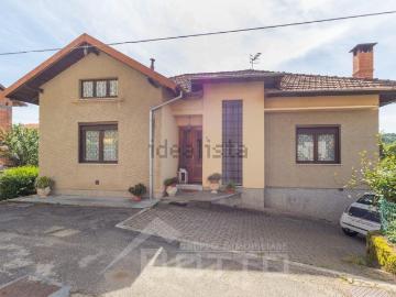 Case e ville in vendita di 160 m² in Via Solesio, 22