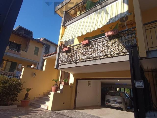 Case e ville in vendita di 160 m² in Via San Giovanni