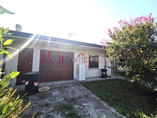 Case e ville in vendita di 160 m² in Via San Pio X