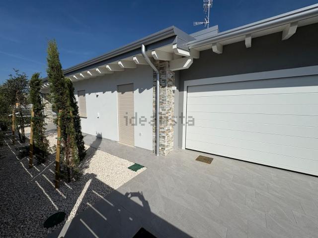 Case e ville in vendita di 160 m² in Via Pozze