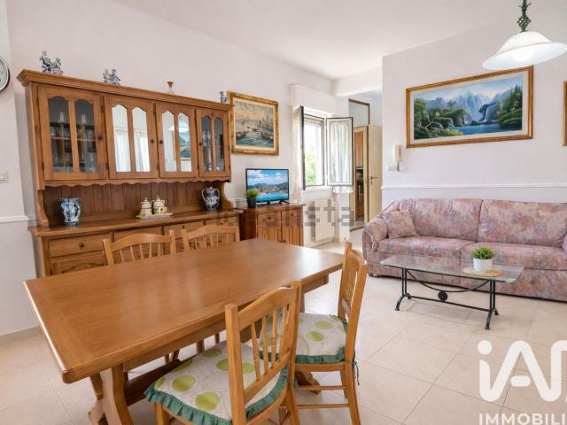 Case e ville in vendita di 160 m² in Via Poggio