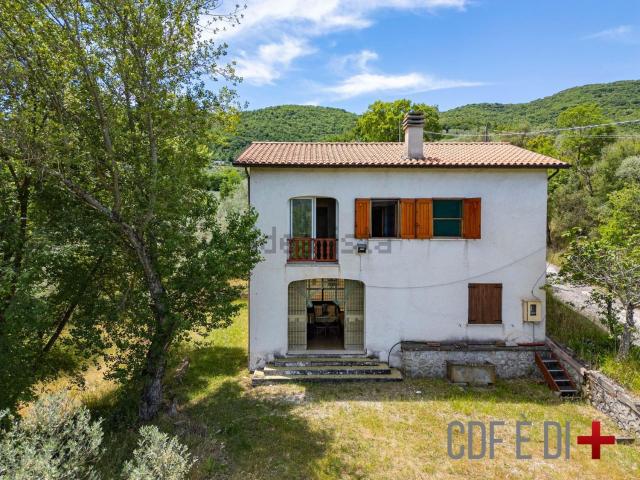 Case e ville in vendita di 160 m² in Via Pantana