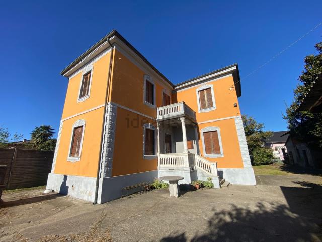Case e ville in vendita di 160 m² in Via Papa Giovanni XXIII