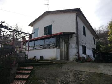 Case e ville in vendita di 160 m² in Via Pietralata