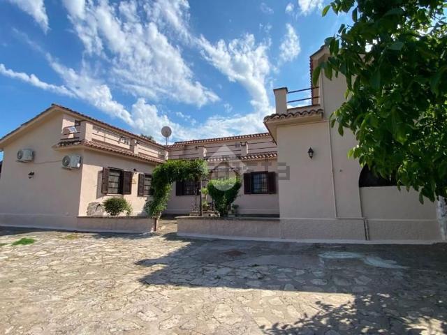 Case e ville in vendita di 260 m² in Via Prenestina Nuova, 90