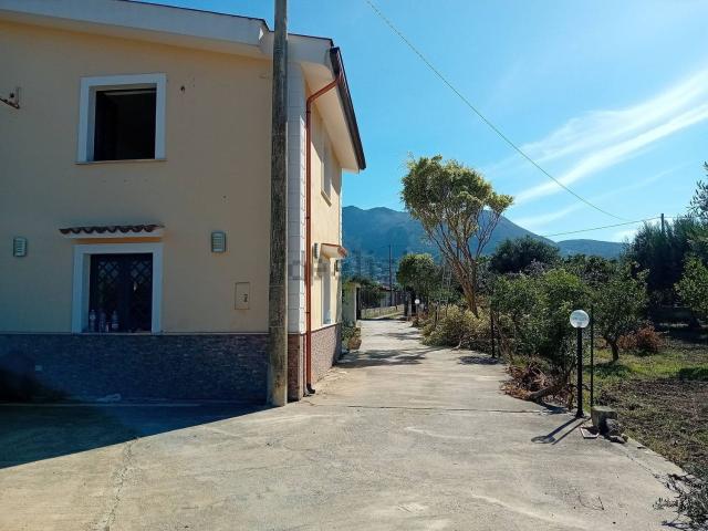 Case e ville in vendita di 160 m² in Via Provinciale