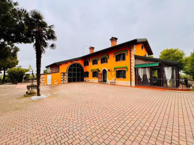Case e ville in vendita di 160 m² in Via Roma