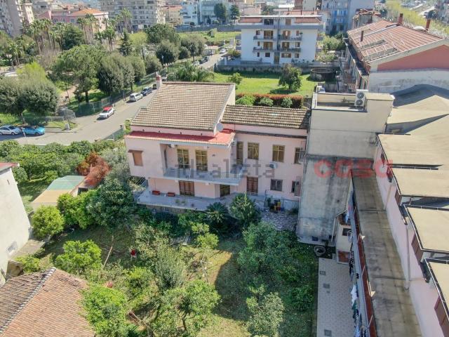 Case e ville in vendita di 160 m² in Via Roma, 122