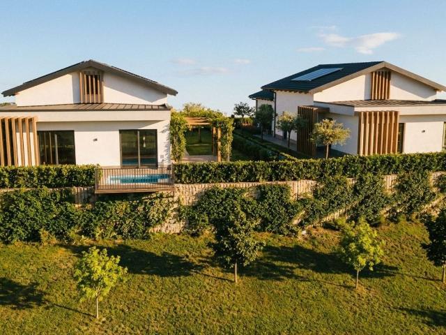 Case e ville in vendita di 160 m² in Via Rontomellone