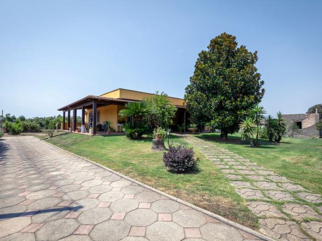 Case e ville in vendita di 160 m² in Via Tre Cancelli Piscina, 21
