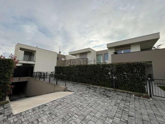 Case e ville in vendita di 160 m² in Via Udine