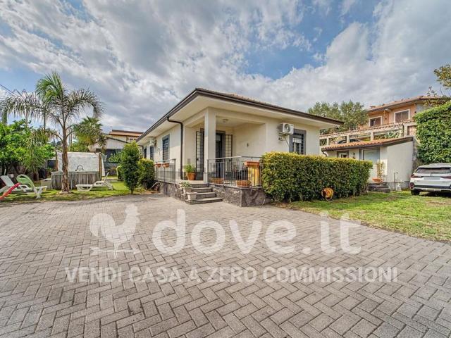 Case e ville in vendita di 160 m² in Via Ustica