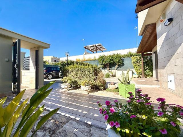 Case e ville in vendita di 160 m² in Via Vecchia Trani Corato, 34
