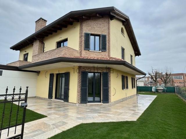 Case e ville in vendita di 160 m² in Viale Adige