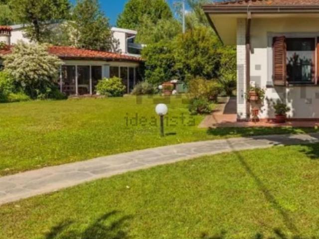 Case e ville in vendita di 160 m² in Viale Apua