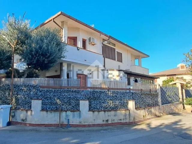 Case e ville in vendita di 160 m² in Viale della Regione Siciliana Nord Ovest, 11151