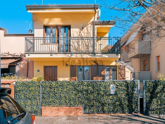 Case e ville in vendita di 160 m² in Viale Lazio, 9