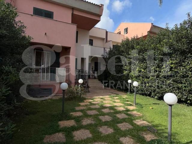 Case e ville in vendita di 160 m² in Viale Sandro Pertini, 710