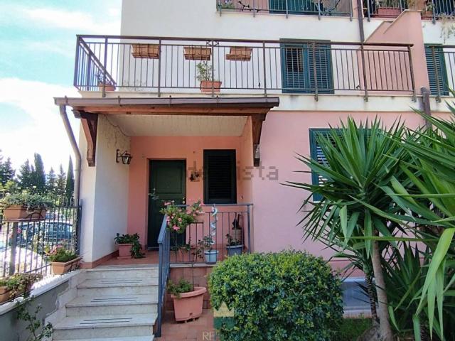 Case e ville in vendita di 160 m² in Viale Sandro Pertini, 710