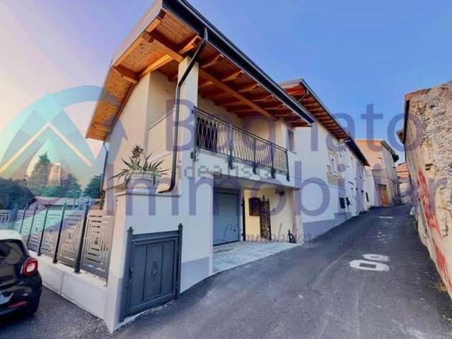 Case e ville in vendita di 160 m² in Vicolo Chiesa, 12