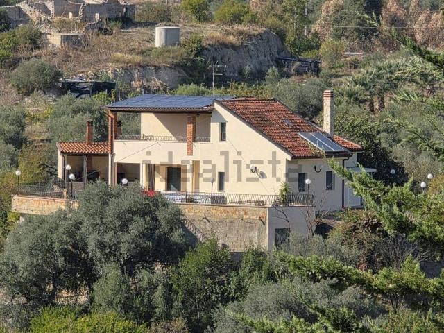 Case e ville in vendita di 160 m² in Contrada Grotticelle