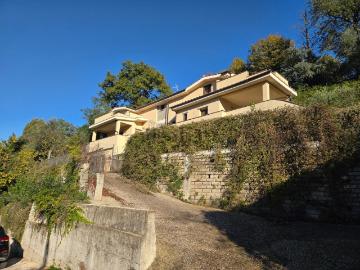 Case e ville in vendita di 160 m² in Località Valle Spadana Viale Adriatico