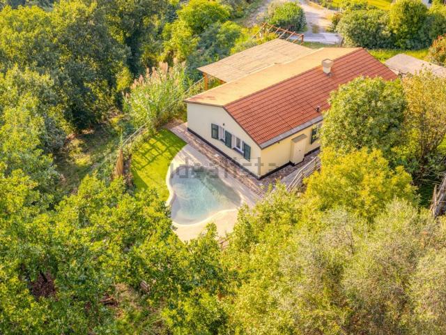 Case e ville in vendita di 160 m² in Località Cadelazzino