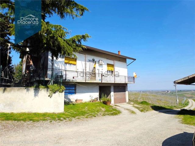 Case e ville in vendita di 160 m² in Località Monte Cucco, 225