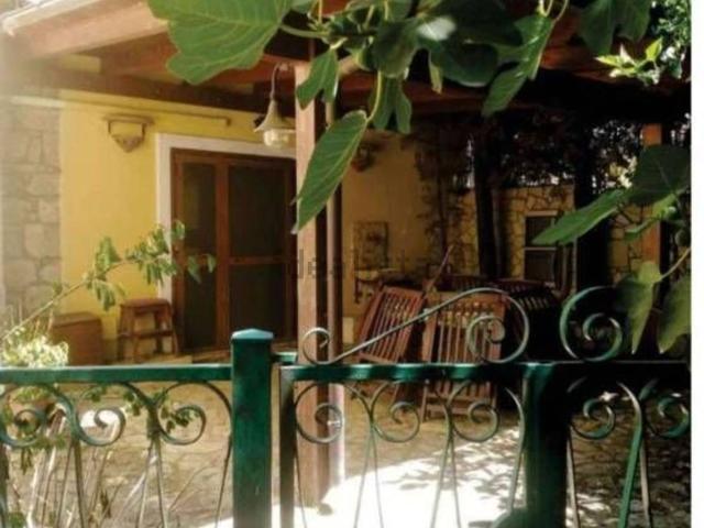 Case e ville in vendita di 161 m² in Via Campora