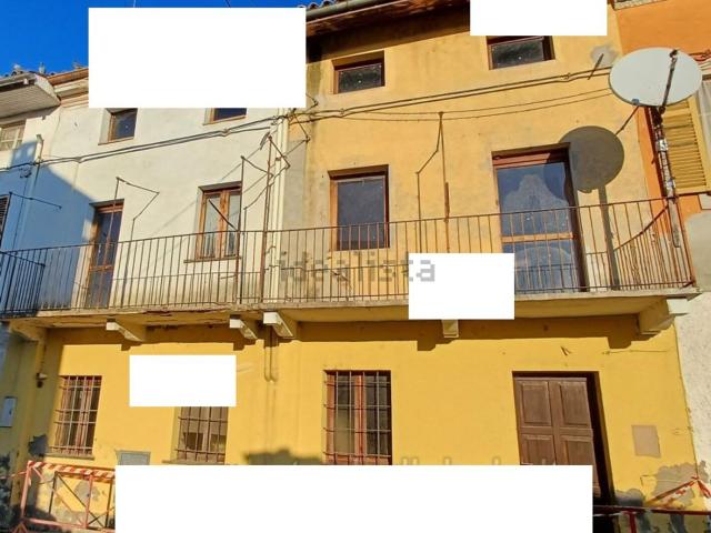 Case e ville in vendita di 161 m² in Via delle Scuole, 9
