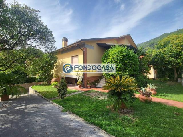 Case e ville in vendita di 161 m² in Via Franchetti